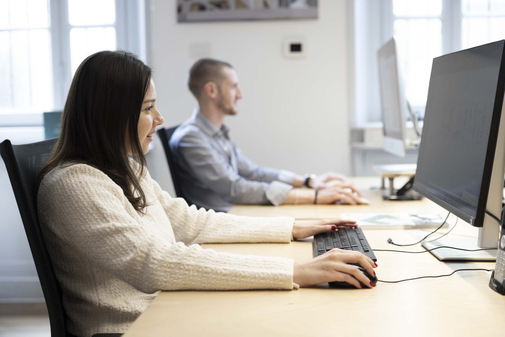 Ambiente di lavoro dello studio in bianco e nero